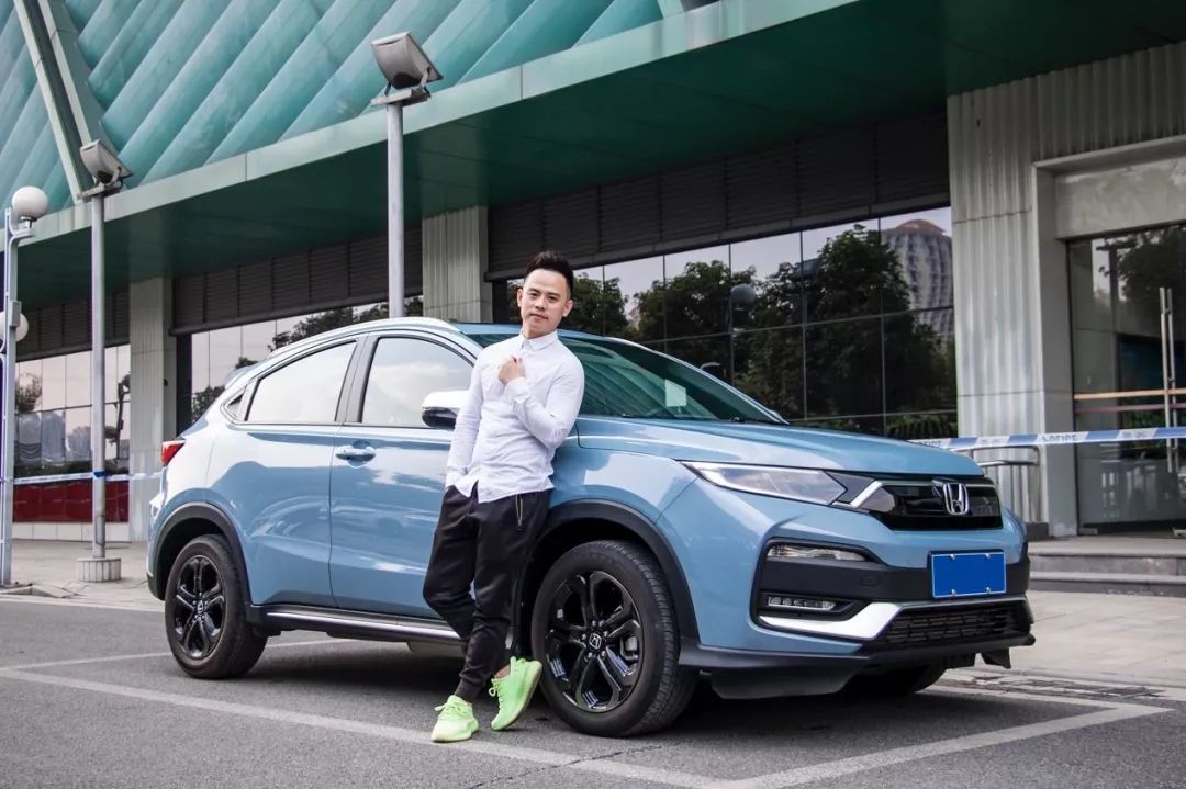 潮鞋与潮车是如此般配,90后年轻人就爱这一口