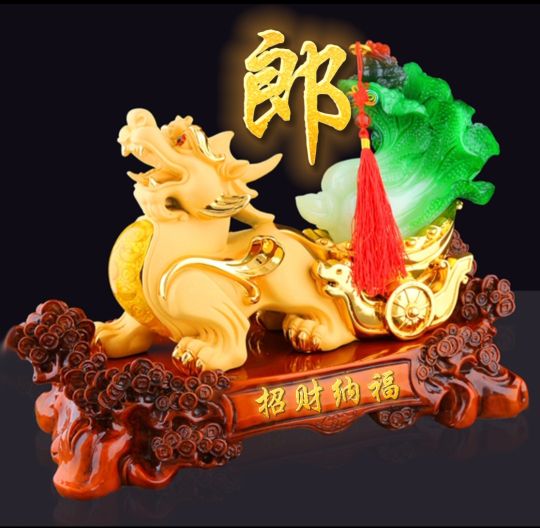 招财辟邪金色貔貅头像,背上有金元宝的貔貅招财纳福