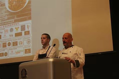 这家意大利西餐厅老板亲自主厨，开了9年，不少青岛人都吃过