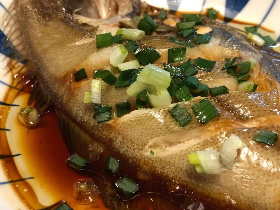清蒸偏口鱼的做法视频教程,白灼汁做清蒸偏口鱼好吃吗