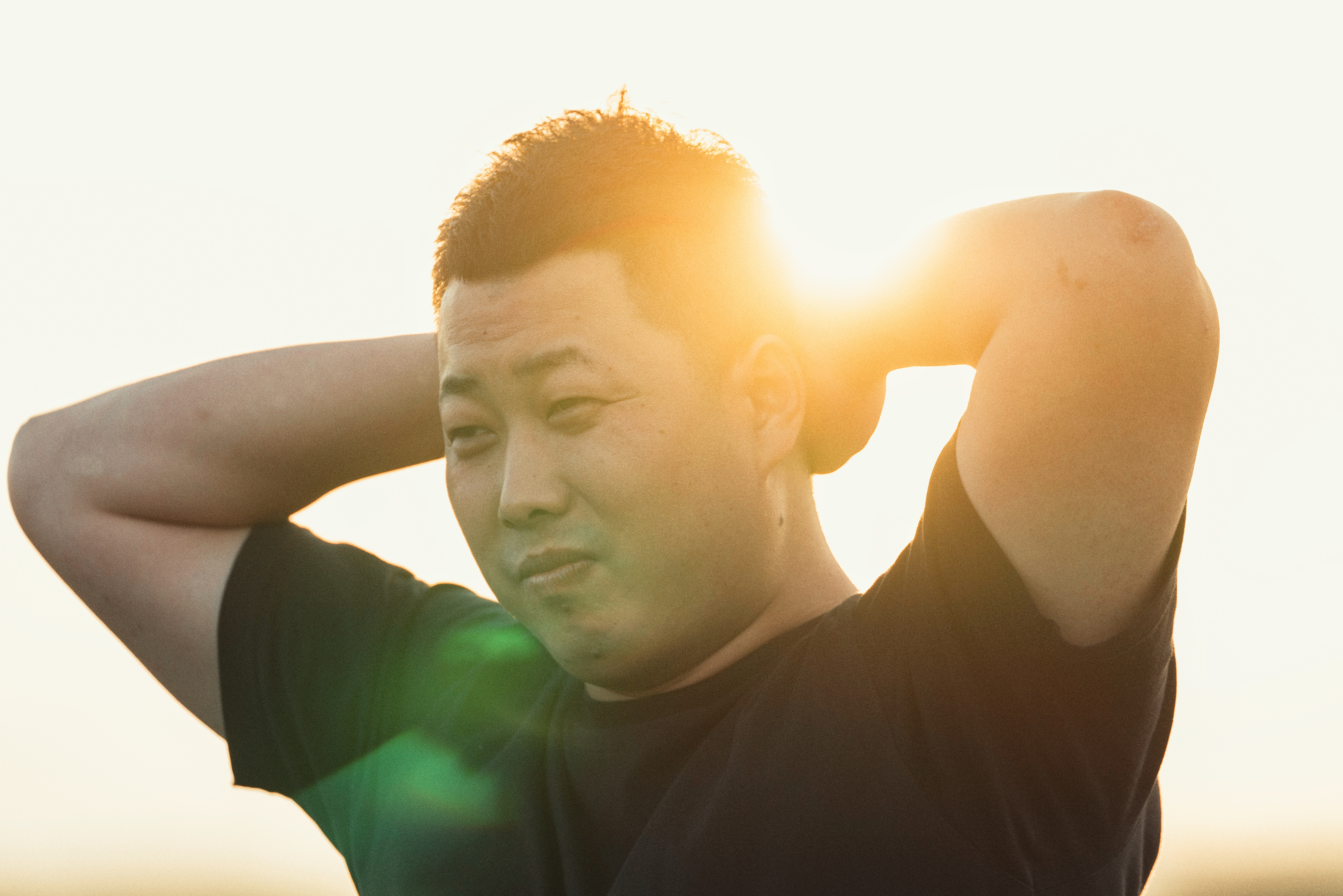 这个农村快递员登上《时尚先生》杂志，被称作“东北观察家”