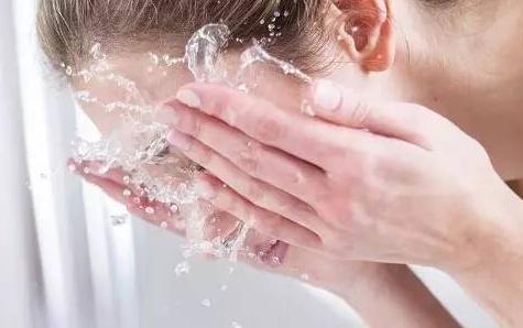 毛孔粗大用什么洗脸方法最有效,毛孔粗大用什么方法洗脸