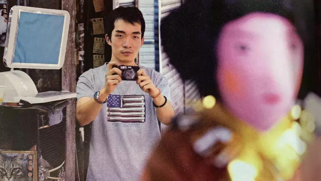 香港阴间设计师：为黄家驹订做电吉他，为张国荣粉丝订做咖啡厅..