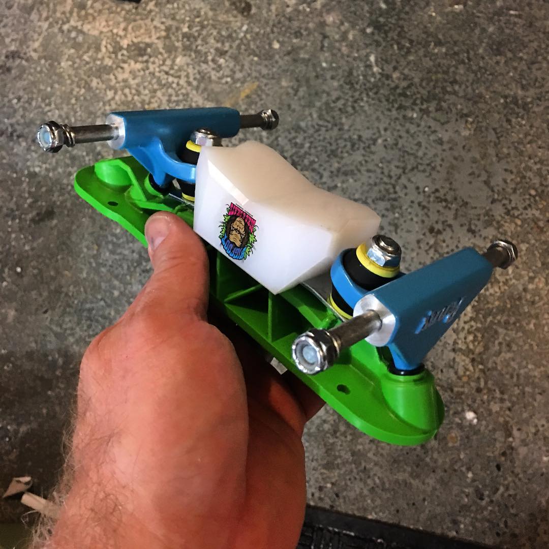 关于轮滑的知识,为什么双排轮滑更锻炼人