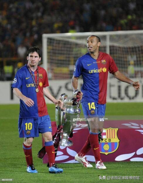 枪王加盟巴萨如愿获得欧冠，生涯唯一污点用手将法国队拍进世界杯