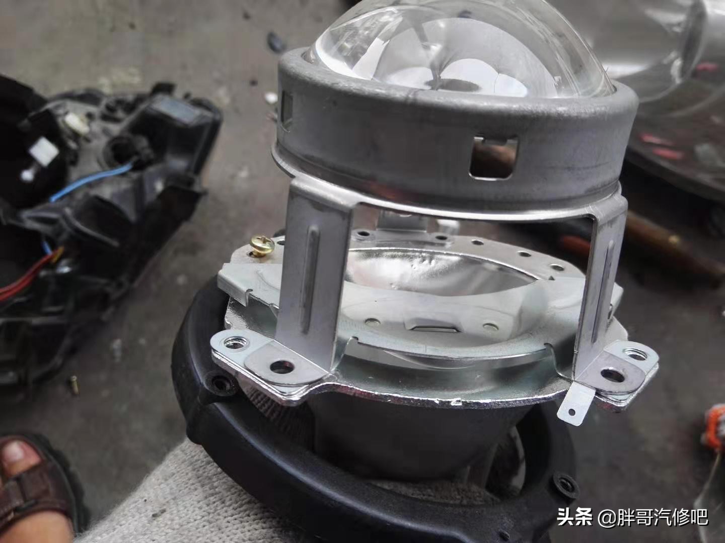 led大灯有透镜解决散光的最佳办法,大灯透镜拆除教程