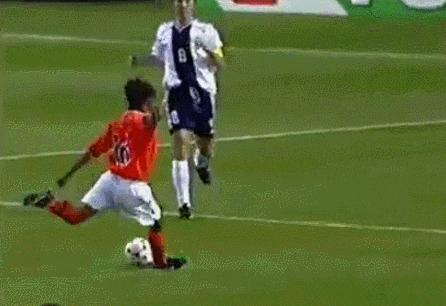 足球后腰在哪个位置图,边后卫现代足球最重要的位置