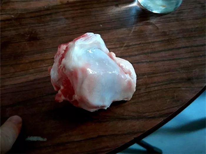 狗狗吃生骨肉风险,狗狗吃骨头咬人怎么调理