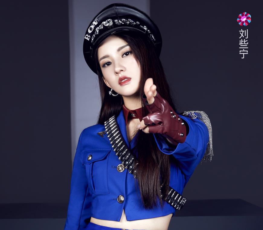 硬糖少女服装造型,硬糖少女白衣造型