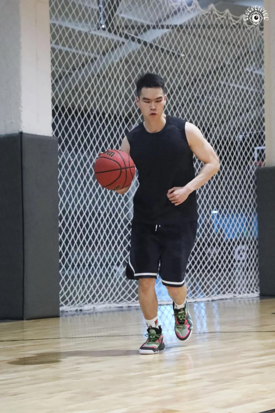 无论是打球还是穿鞋,你都「要疯」一点|KVSN众测