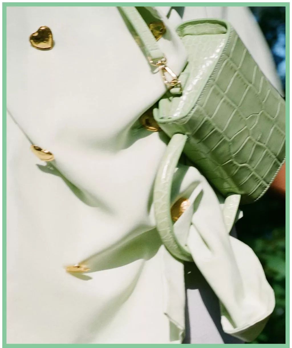 今年该买啥颜色的裙子,今年秋冬女装流行什么样式的裙子