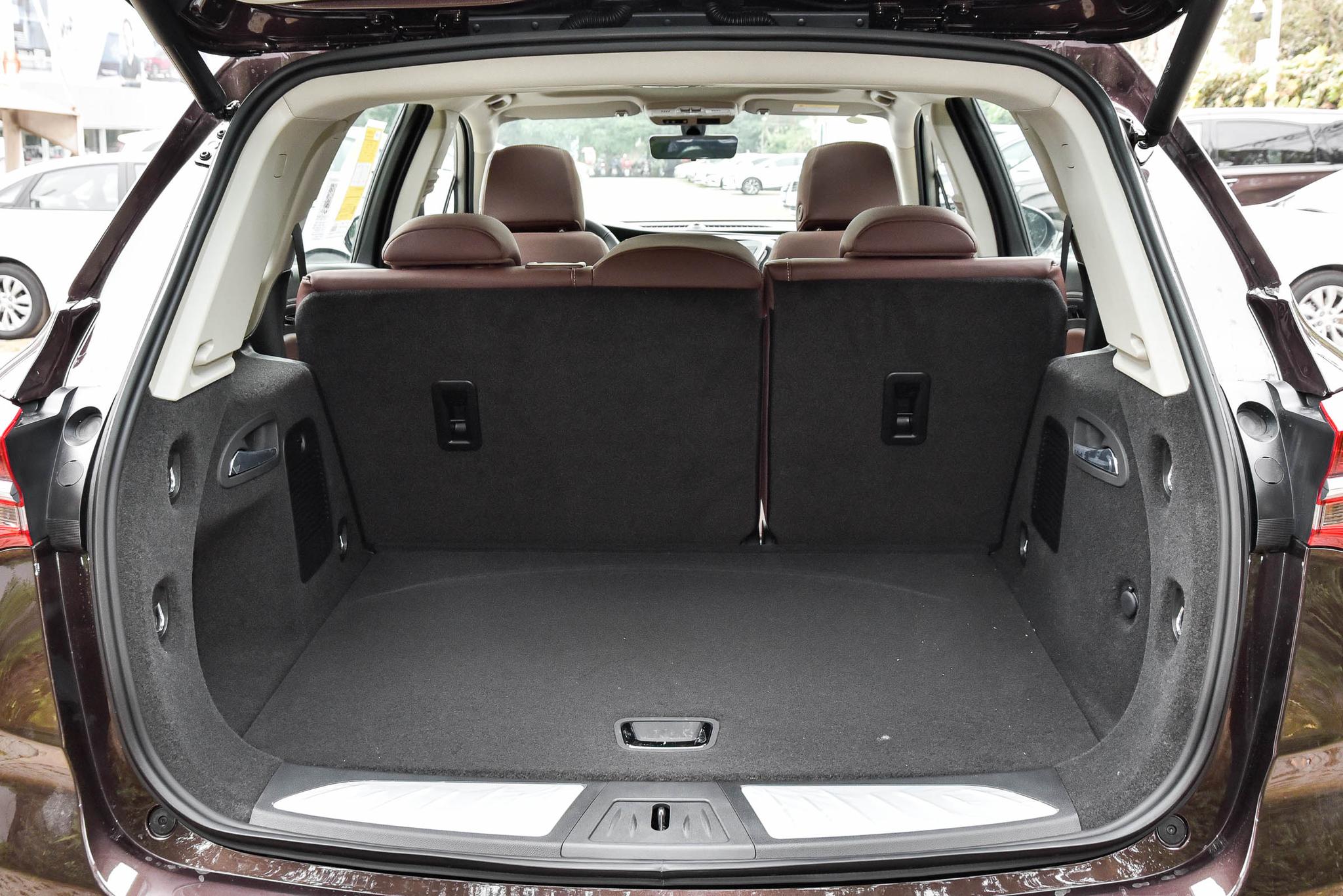 典型的美式SUV别克昂科威：空间大，底盘好，就是内饰可以更好