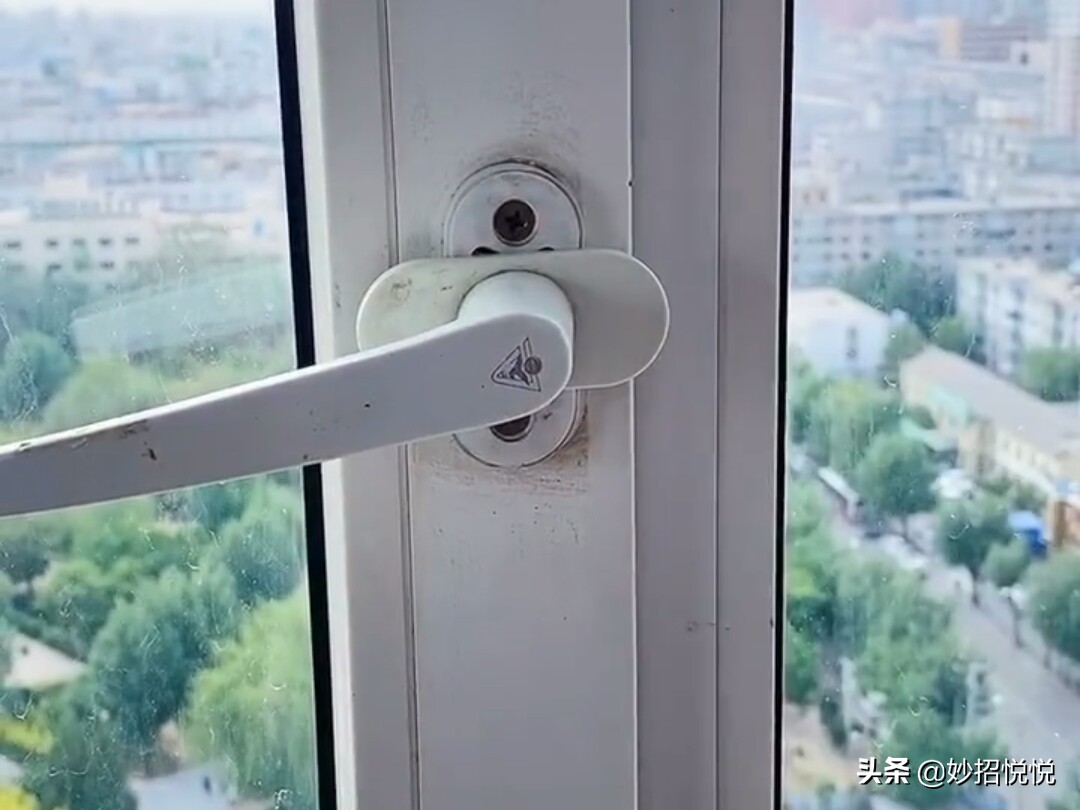 窗户刮风吱吱的响怎么维修,风大窗户会有刺耳声怎么修