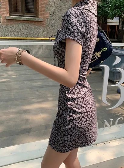 满大街都是浓浓的过节气息,满大街都是国风的衣服