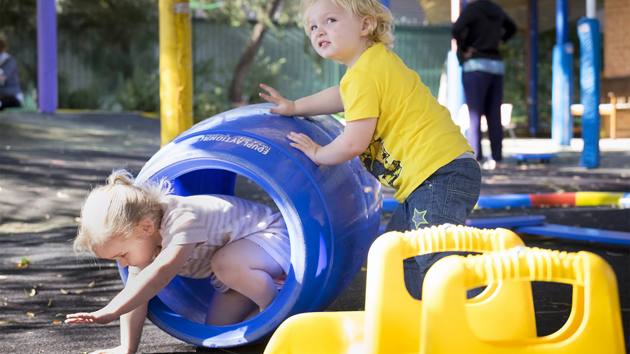 小孩爱抢玩具什么原因,3岁孩子喜欢抢别人正在玩的东西