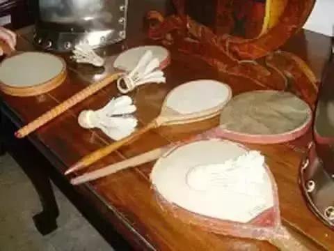 羽毛球为什么是16根羽毛,羽毛球一直是一样的握拍吗