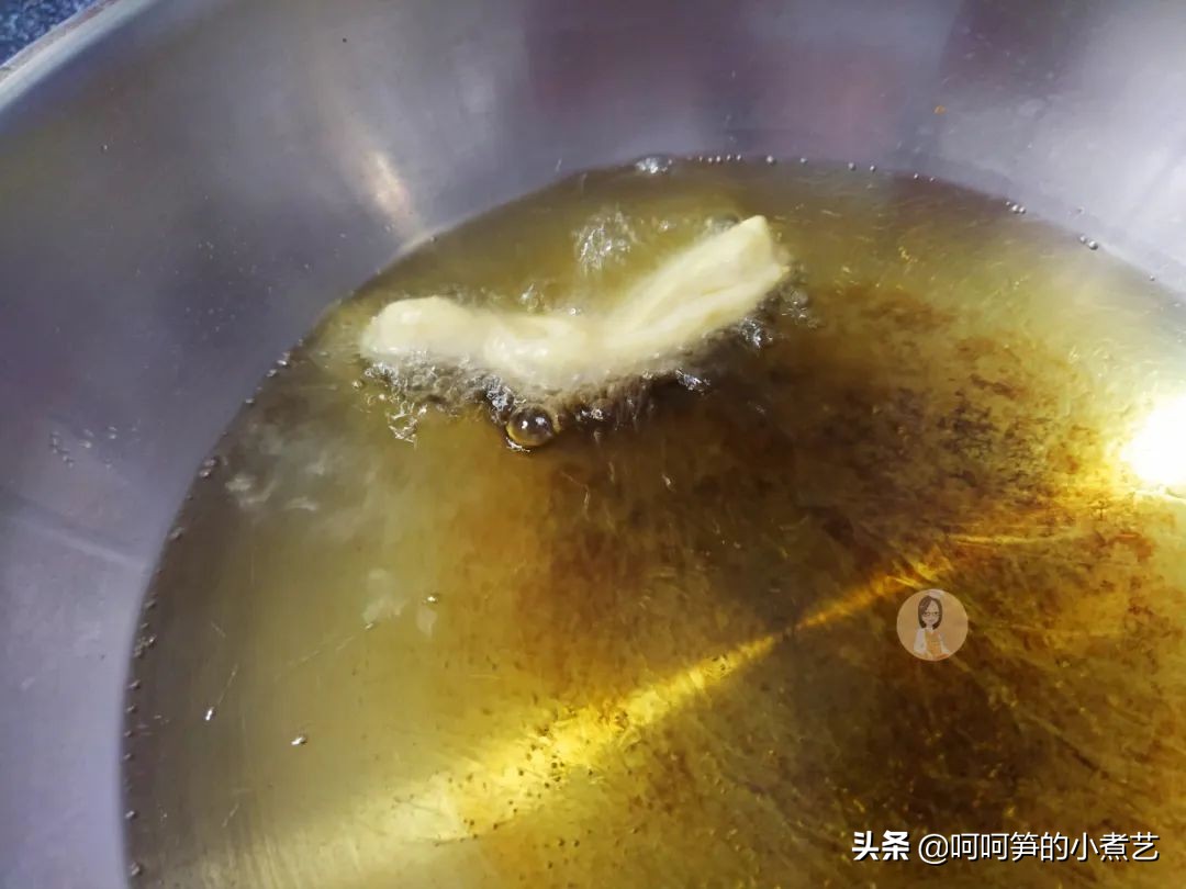 上海油条的做法和配方视频,100种简易懒人早餐油条的做法