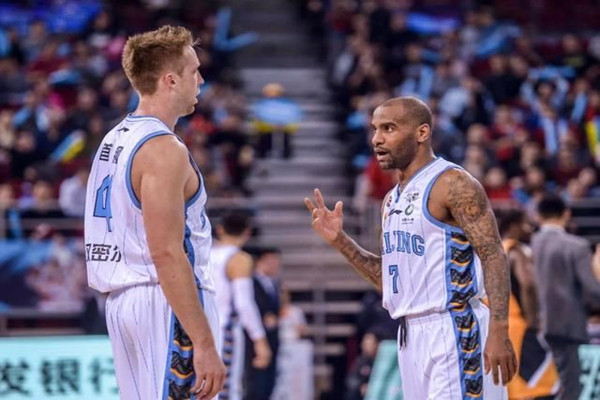 苦坐两年板凳，黑人中锋迎来爆发，他会成为北京“第三外援”？