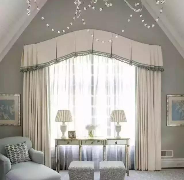 阳台窗帘加窗幔效果,千鸟格窗帘加窗幔