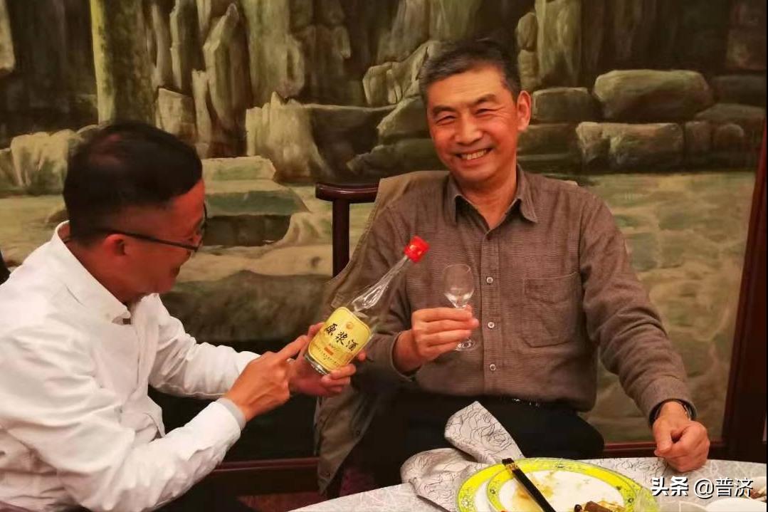 一款口粮酒,*引勾**出来两位高人,白酒江湖的大神级人物您认识吗?