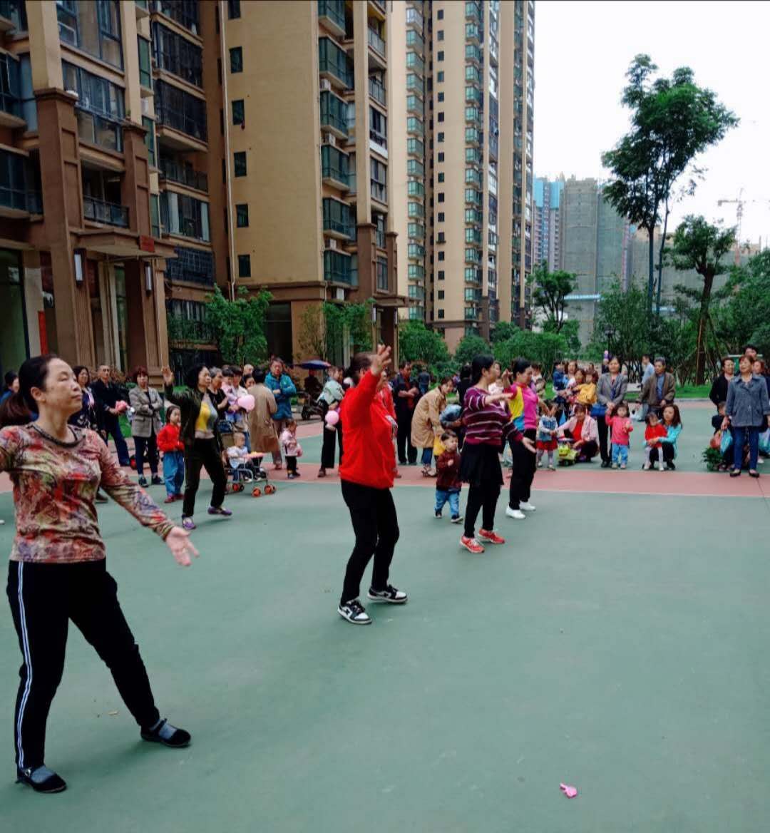 爱邻日活动,小区举办助老爱幼公益活动