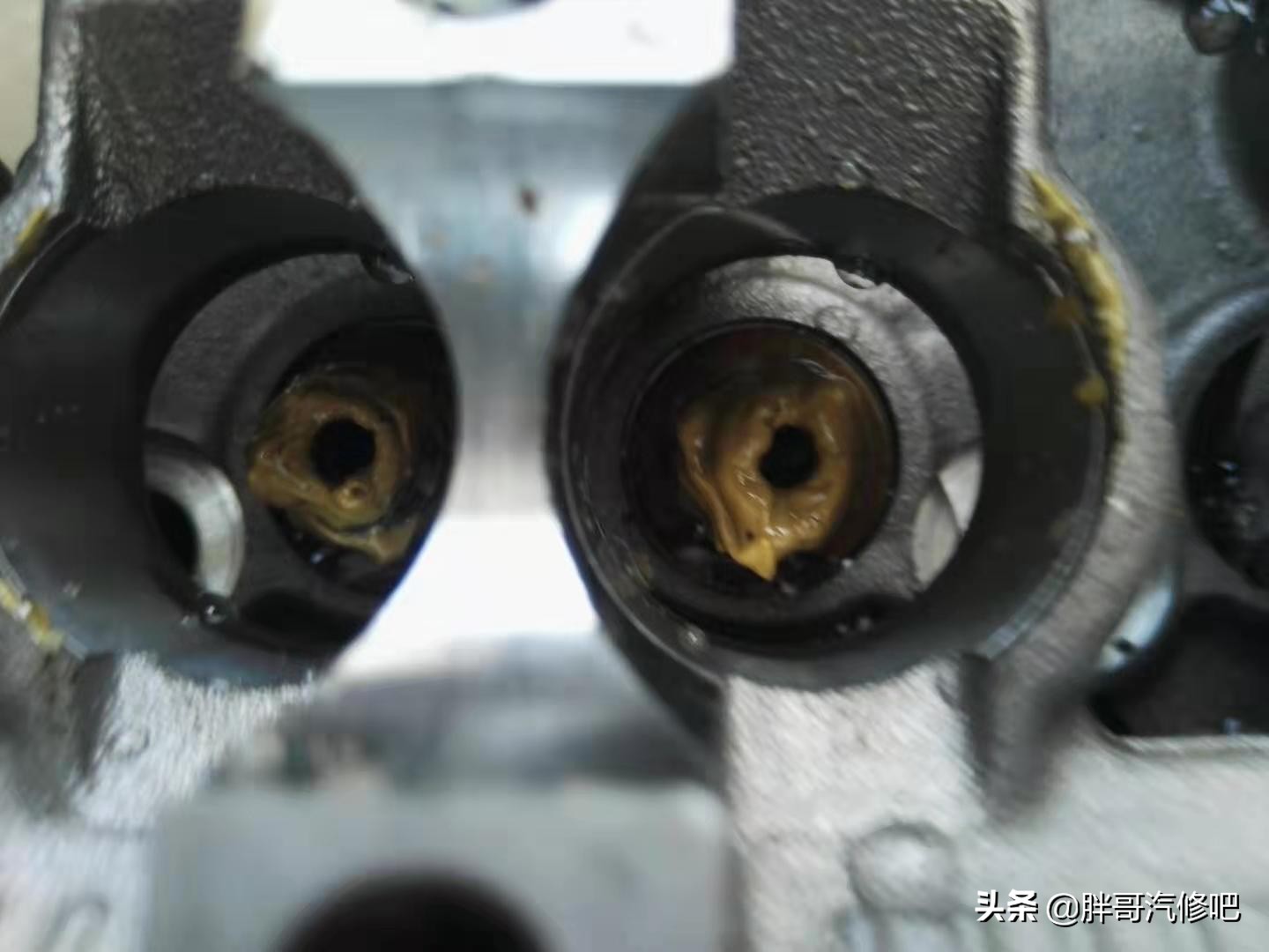 五菱宏光1.2机油少咋回事啊,五菱宏光1.2发动机机油孔在哪里