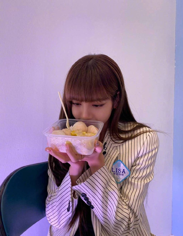 李沁和lisa谁好看,lisa撞脸是真的吗