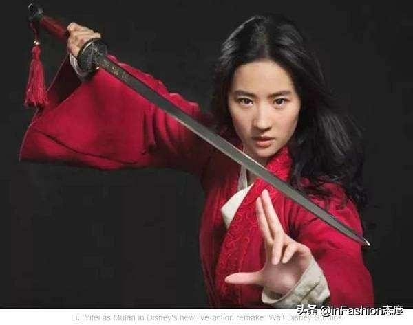 刘亦菲确认下一部新剧了吗,刘亦菲一身露腰造型亮相机场