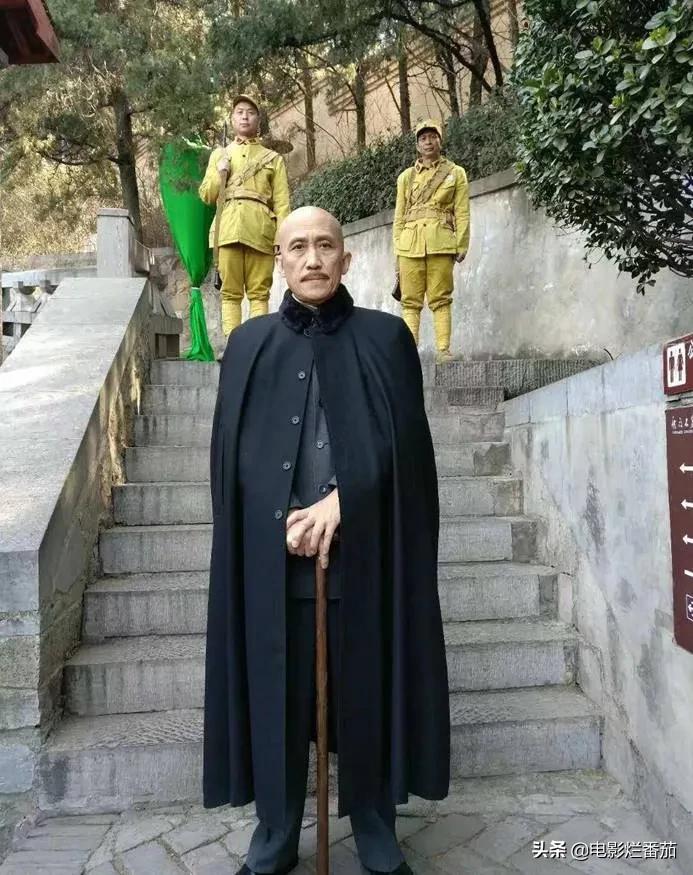 王劲松演蒋介石全身像,王劲松扮演蒋介石像吗