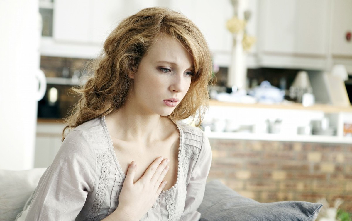 总是胸痛严不严重？医生：这5个原因引发胸疼，不要轻视这些疼痛