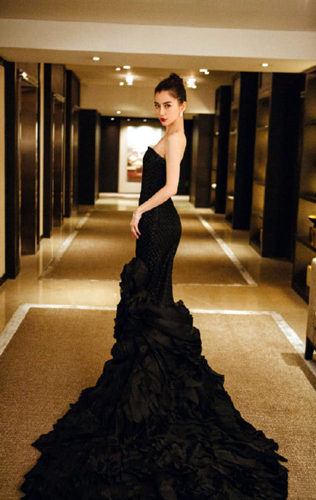 杨颖黄晓明提裙摆,杨颖黄晓明裙摆