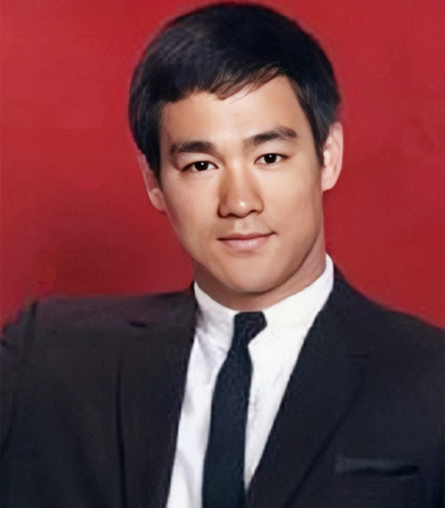 李连杰首次评价李小龙,李小龙成龙李连杰哪个厉害