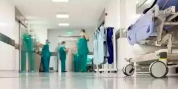 心酸：“看个医生要排队2年，我被活活拖成癌症晚期”