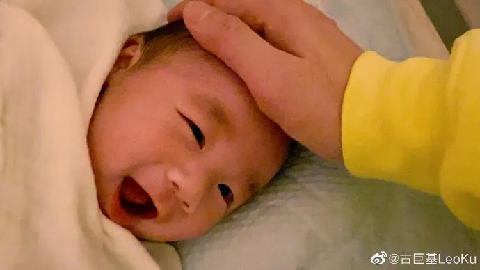 古巨基儿子正面照,47岁古巨基发孩子照片