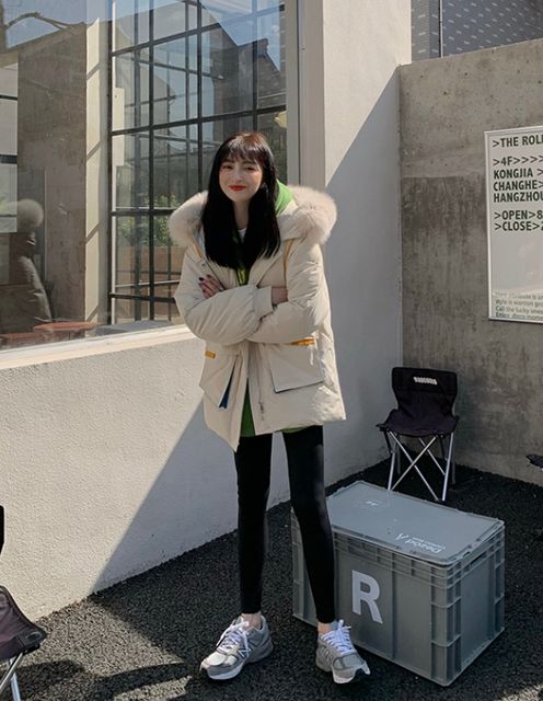 牛仔阔腿裤穿搭冬季羽绒服,阔腿裤冬季搭配短款羽绒服米白色