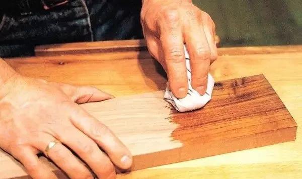 从刷涂料到乳胶漆的过程,桐油漆与水性油漆的优缺点