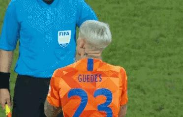 裁判再引争议中国足球,中国足协怎样来拯救中国足球