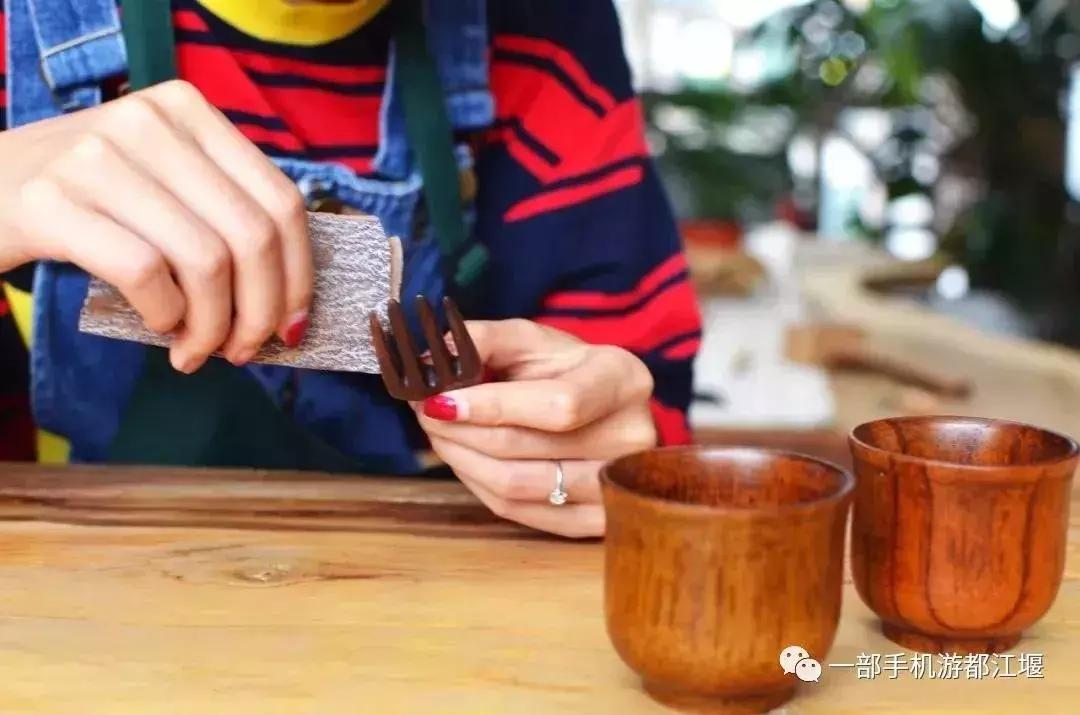 拒绝“人从众”！这个国庆必须到都江堰耍个“懒”，老街茶房、泥塑木作、古园书屋，快来享受你的小闲趣~