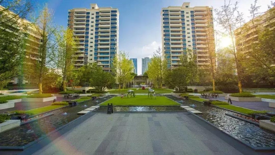 成都置信，杭州绿城，一东一西，为何惊人相似？