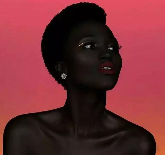 世界上最黑的19岁模特走红网络,全球最黑模特拍照