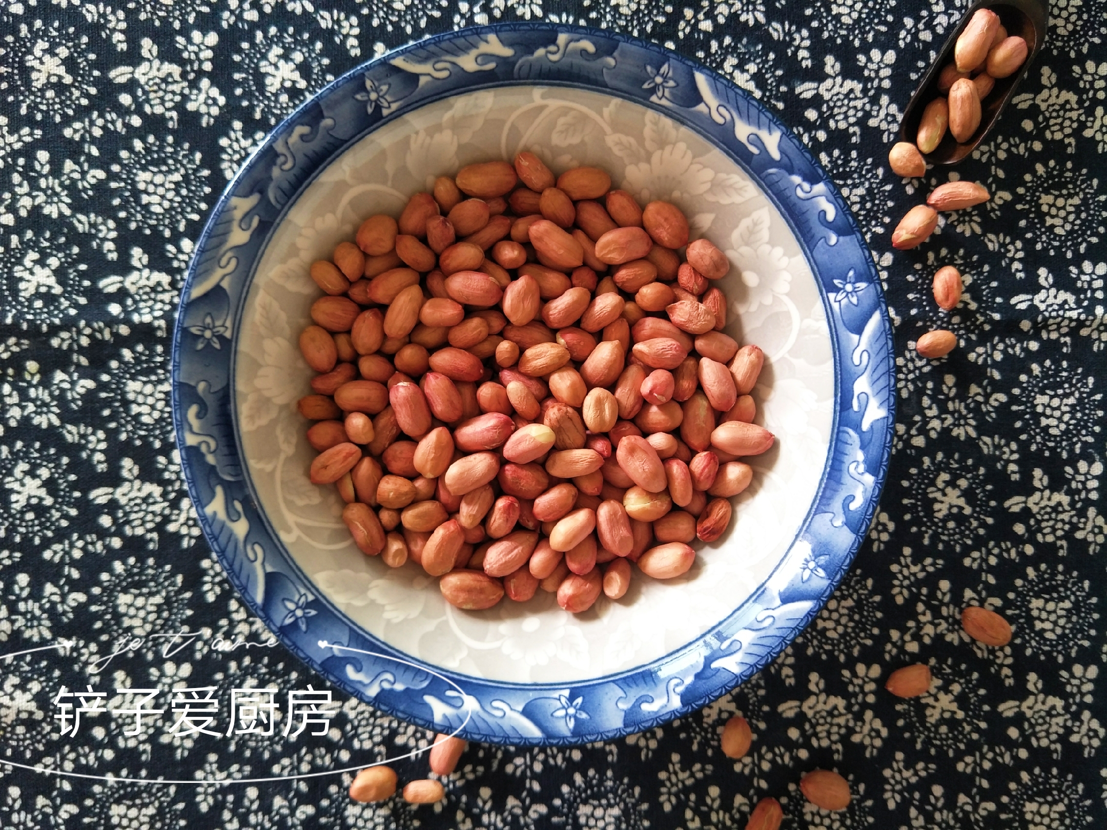 油炸花生米,刚下锅就炸糊了,教你正确做法,花生酥脆不糊不返潮