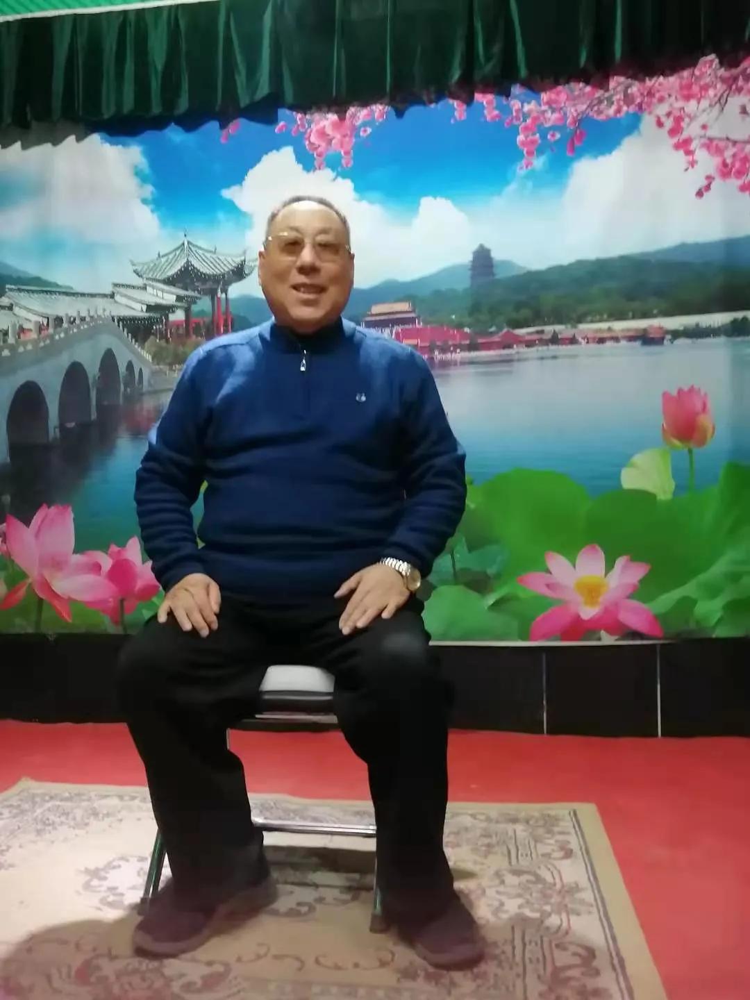 郑州怡丰新都汇社区德艺双馨艺术团大爱无疆做公益演出众人称赞。