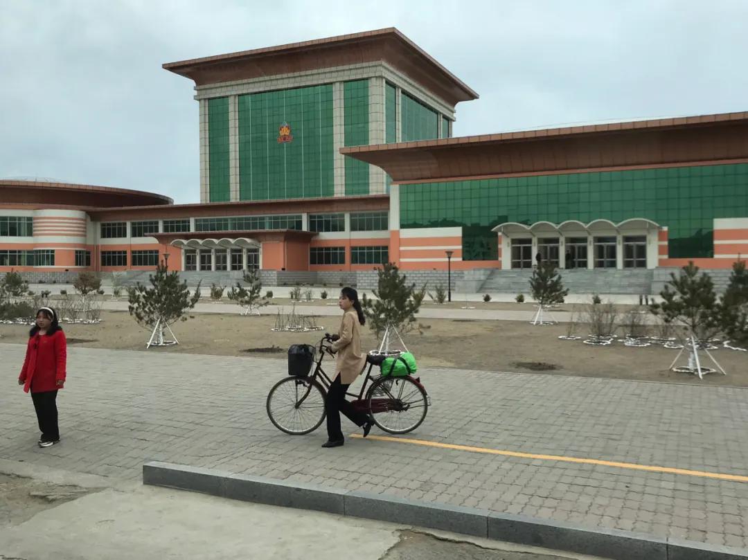 走进朝鲜的视频,朝鲜女的只能穿裙子吗