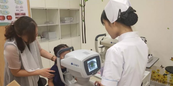 孩子先天性散光妈妈很自责的说说,孩子散光加远视最简单方法