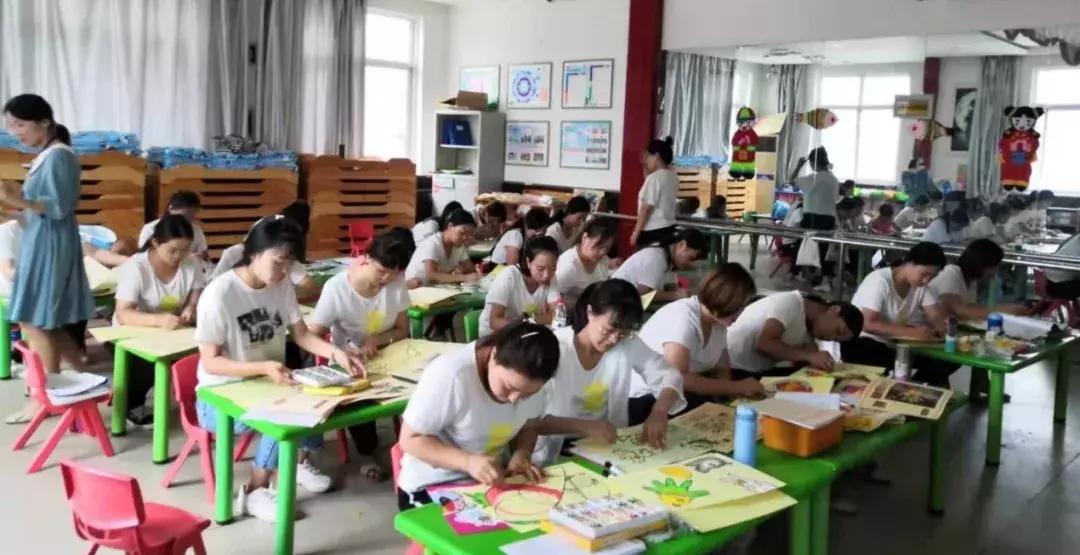 师爱如蜜，用心铺开童话之路，格林童话幼儿园喜迎开学季