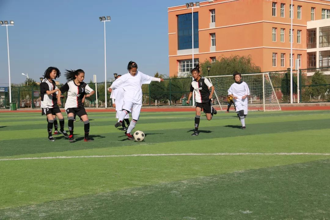 定边县东关小学足球队比赛视频,榆林市定边县第三中学足球联赛