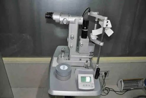 眼前有黑影之飞蚊症