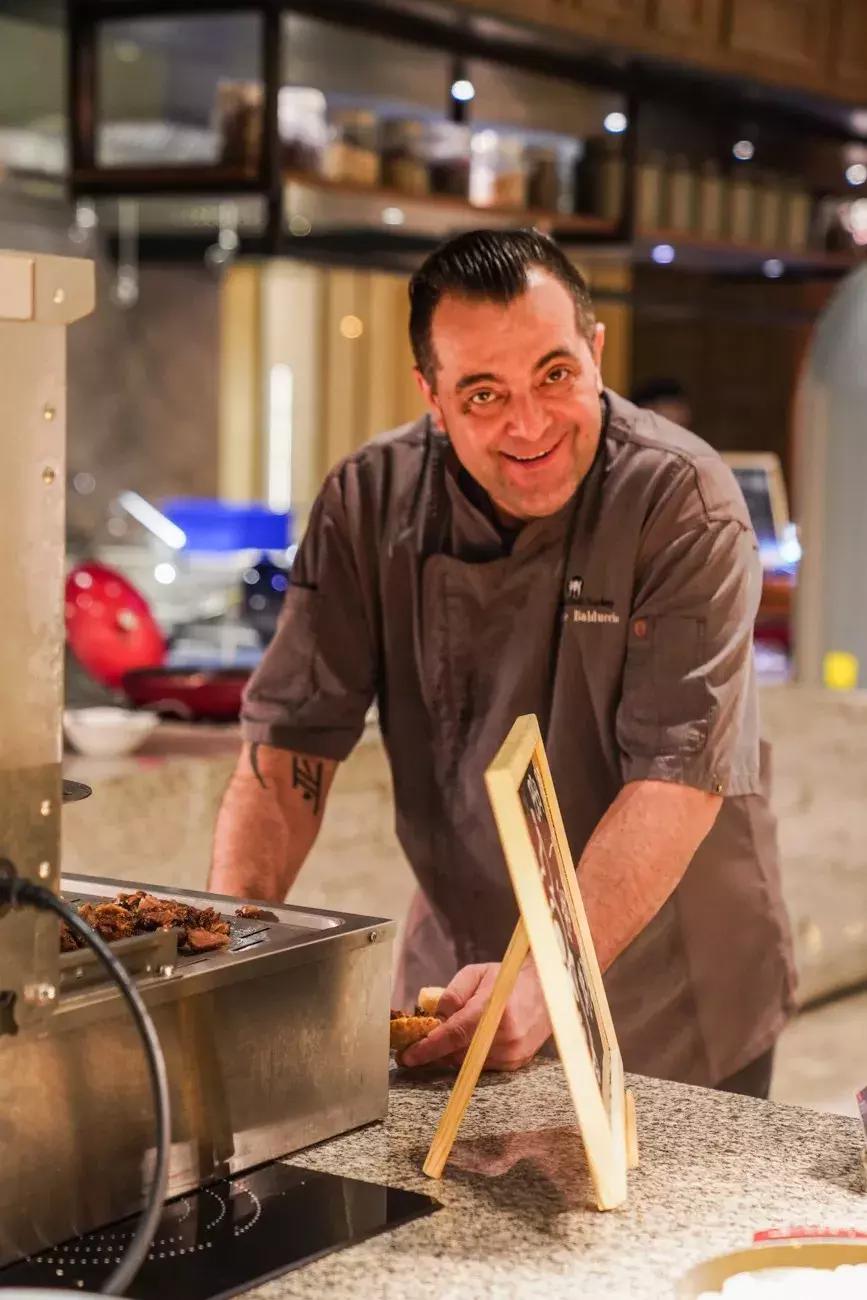 睡进这间藏身青山湖边的理想酒店，一起探寻临安城的悠居岁月~