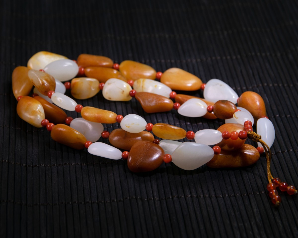 新疆和田玉籽料黄玉图片,和田玉黄玉和黄沁的区别