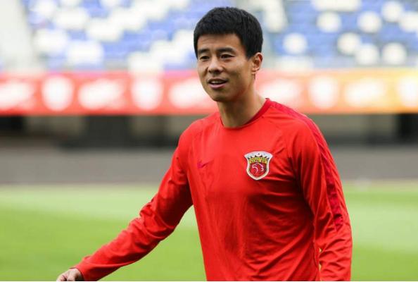 38岁前国脚患癌悲情退役!现任上港队副经理,妻子身材美貌俱佳